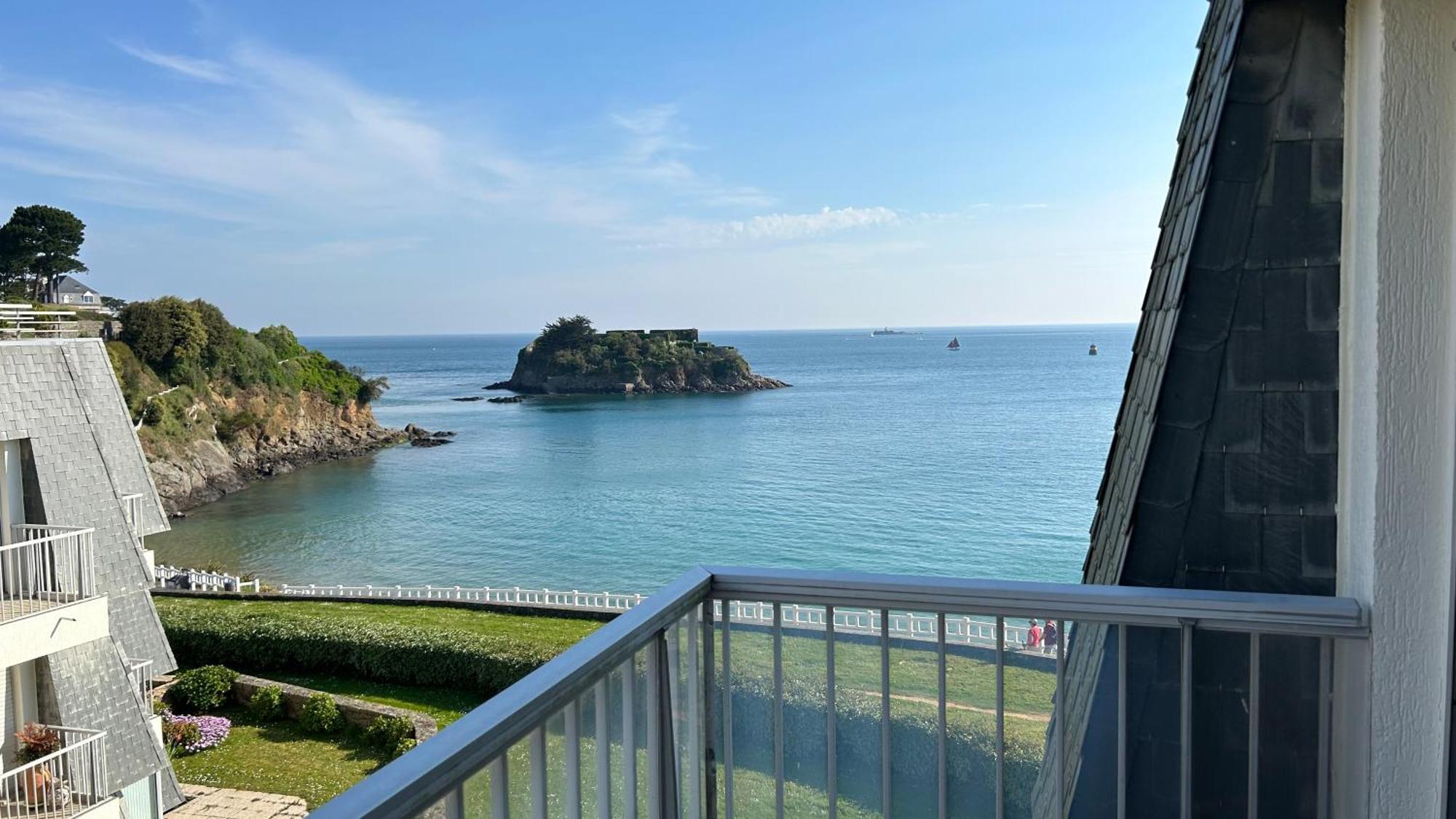 Appartement Pied Dans L'Eau - La Comtesse Saint-Quay-Portrieux Bagian luar foto
